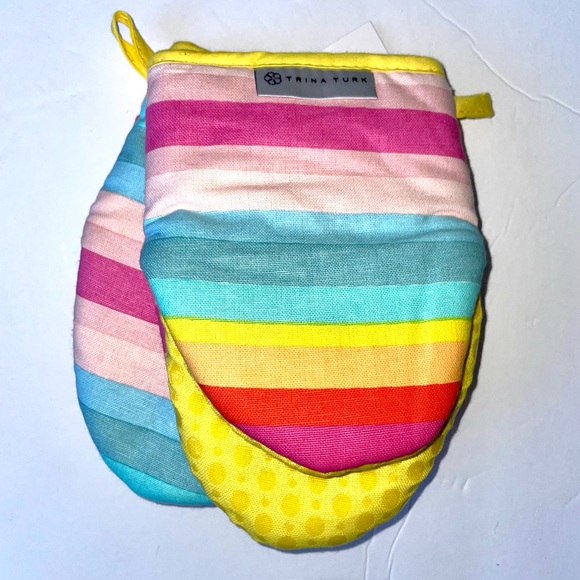 Set Of 2 Trina Turk Rainbow Oven Mitts 🌈 - Picture 2 of 3